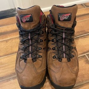 Red Wing Tru Hiker Steel Toed Workboot, size 9